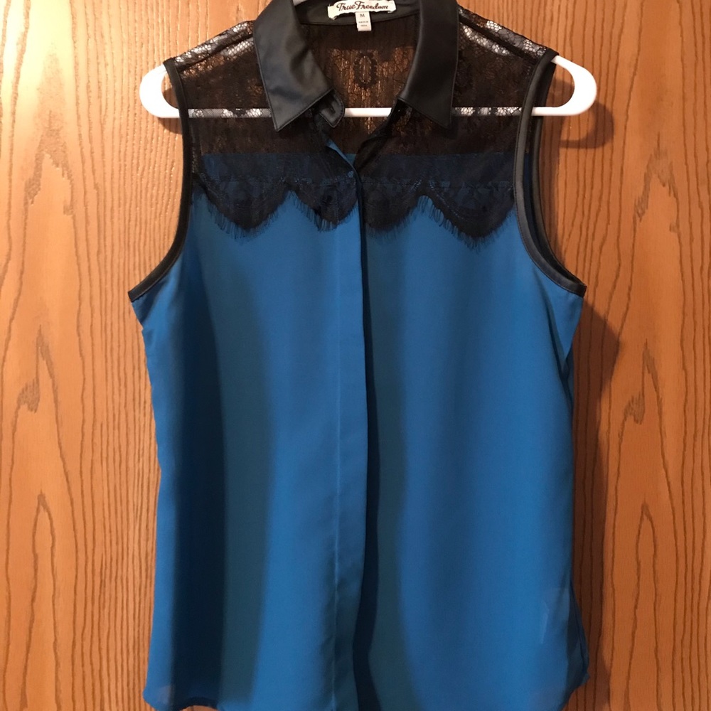 True freedom blouse,size M,color Dark green,black